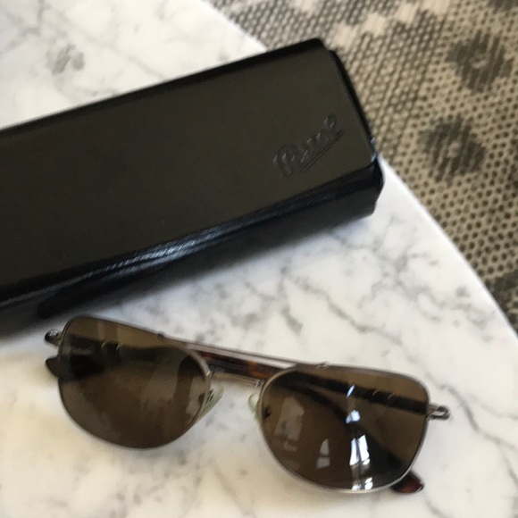 Polarized Persol Sunglasses w/case - Picture 5 of 5
